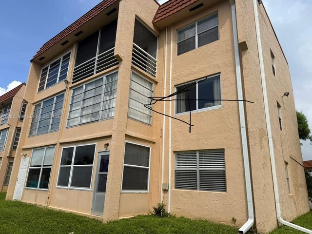 3 of 26 - 9350 Sunrise Lakes Boulevard #201, Sunrise, FL