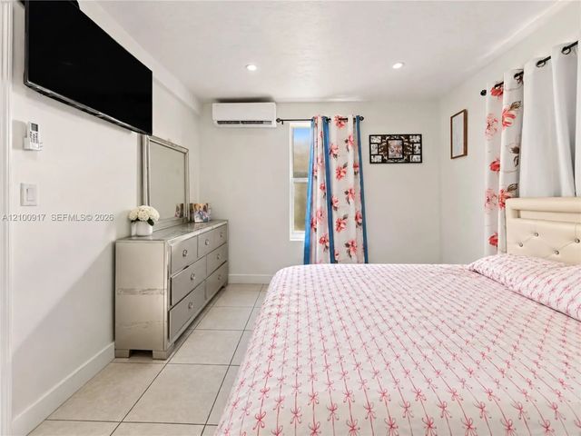 4 of 26 - 2437 Nw 98th Street, Miami, FL