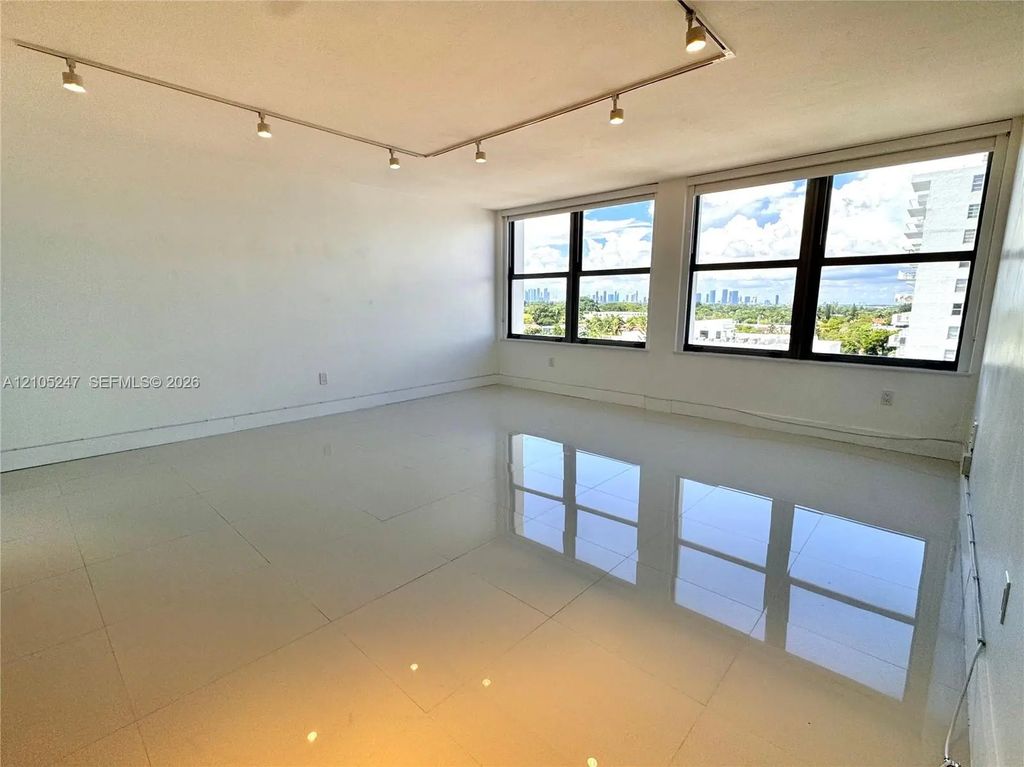 2899 Collins Avenue #904, Miami Beach