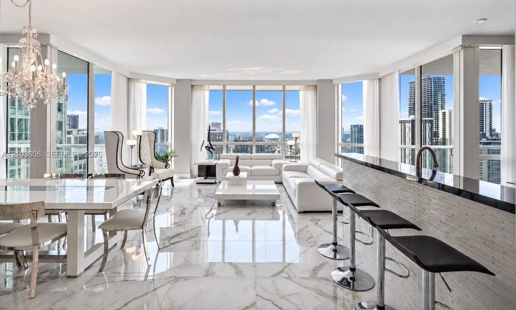 244 Biscayne Boulevard #4308, Miami