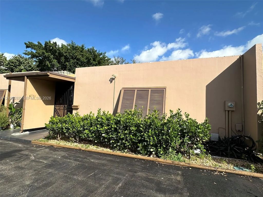 6731 Kingsmoor Way #6731, Miami Lakes