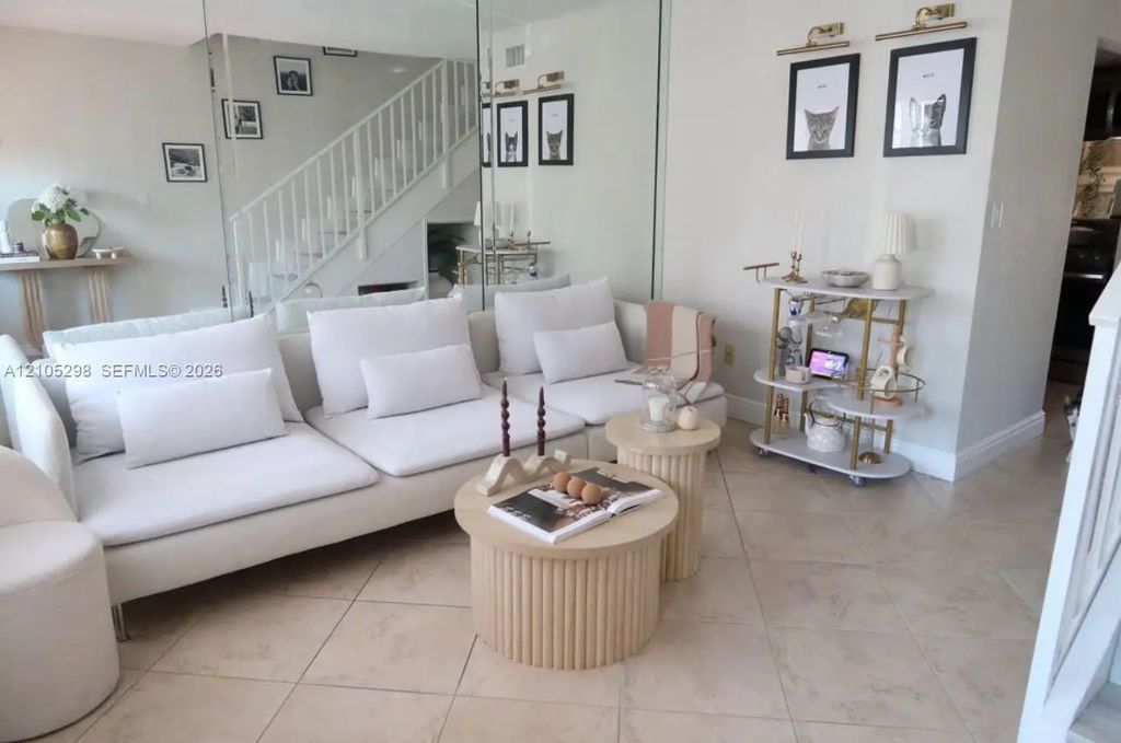 2201 W 52nd Street #102, Hialeah