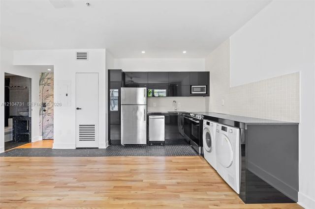 5 of 13 - 1521 Lenox Avenue #206, Miami Beach, FL