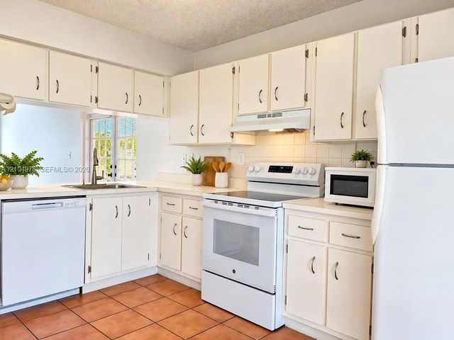 5 of 12 - 14408 Sw 124th Court, Miami, FL