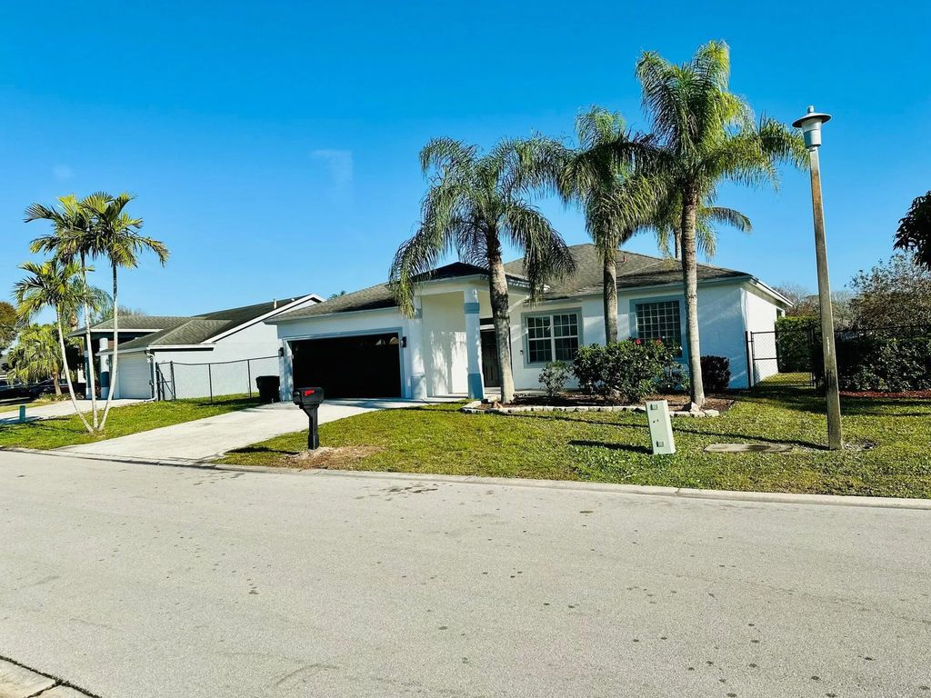 1196 Hatteras Circle, Greenacres