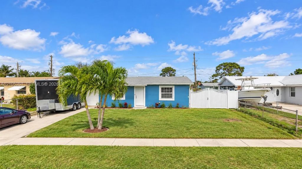 4947 N Royal Court N, West Palm Beach