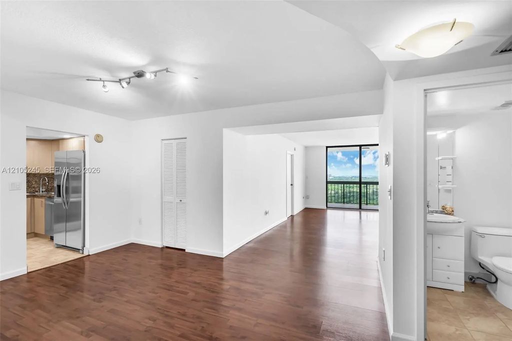 2333 Brickell Avenue #2708, Miami