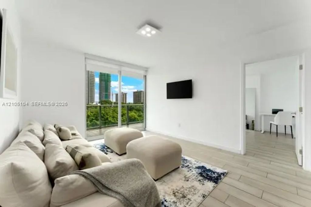 1600 Sw 1st Avenue #707, Miami
