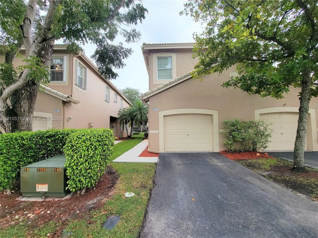 2020 Pompeii Court, Weston