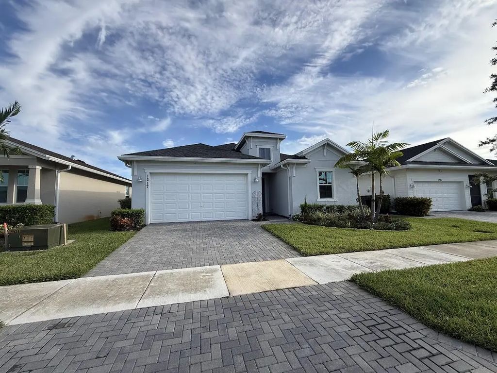 1217 Se Crosswood Way, Port St. Lucie