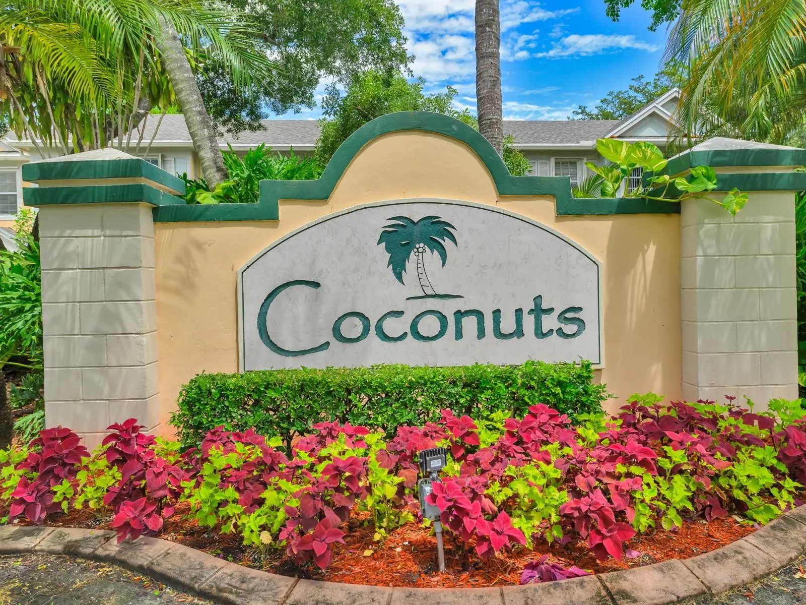 219 Mallory Court, Weston