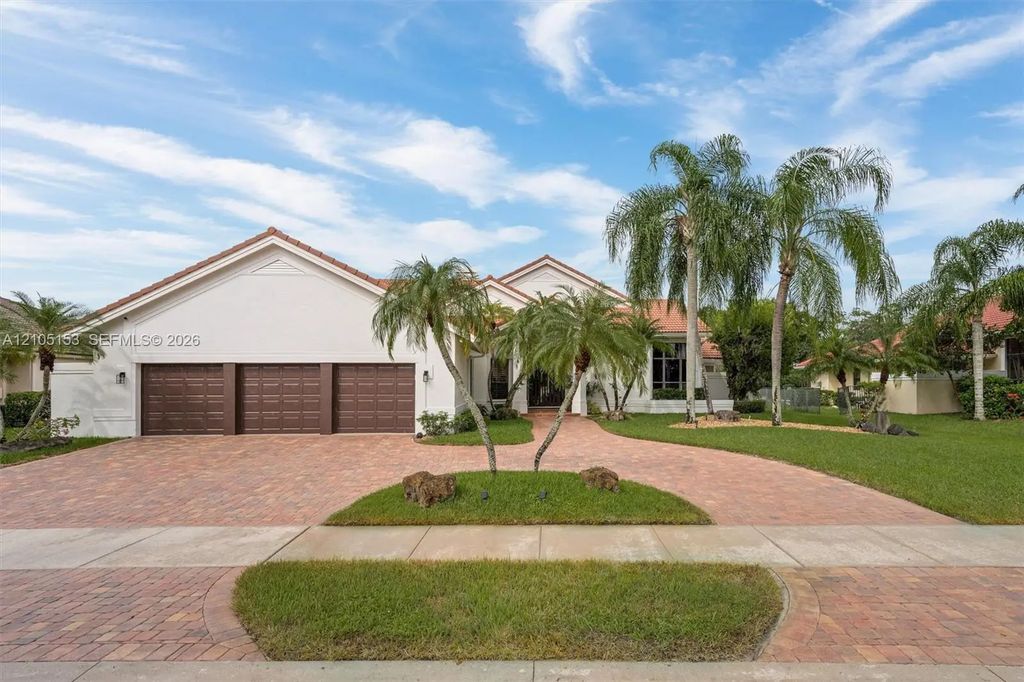 355 Coconut Circle, Weston