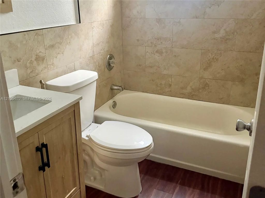 220 Nw 7th Avenue #2, Miami