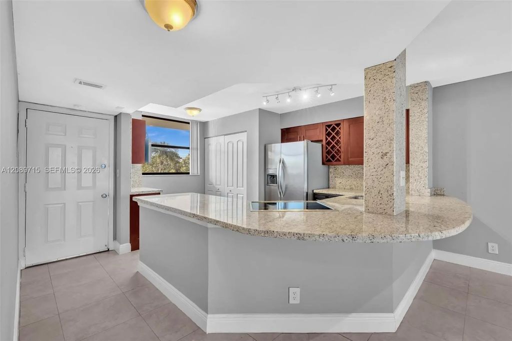 118 Lake Emerald Drive #207, Oakland Park