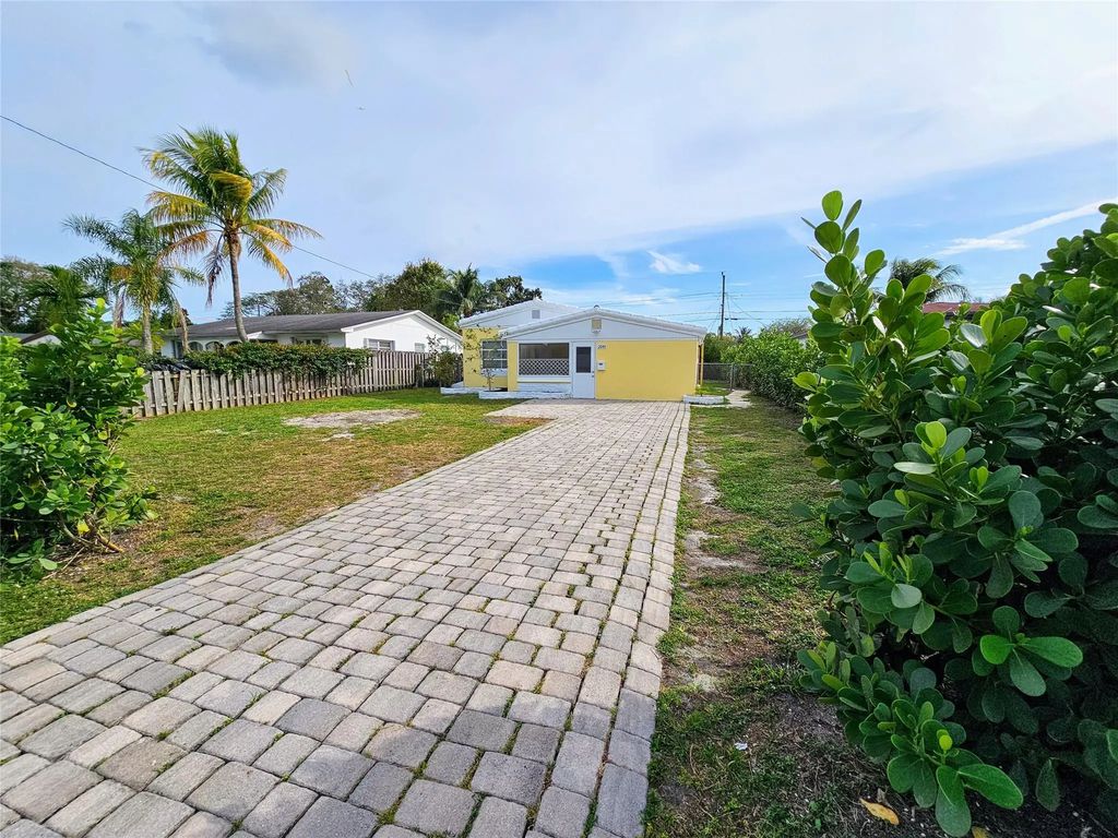 2040 Ne 174th Street, North Miami Beach