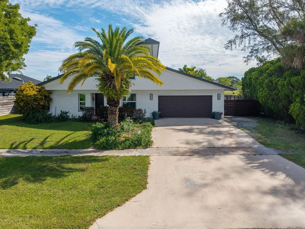 33 Oregon Lane, Boca Raton