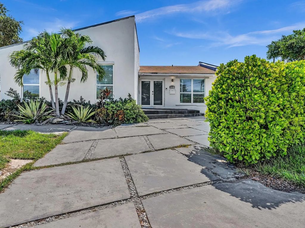 2001 Ne 122nd Road #2001, North Miami