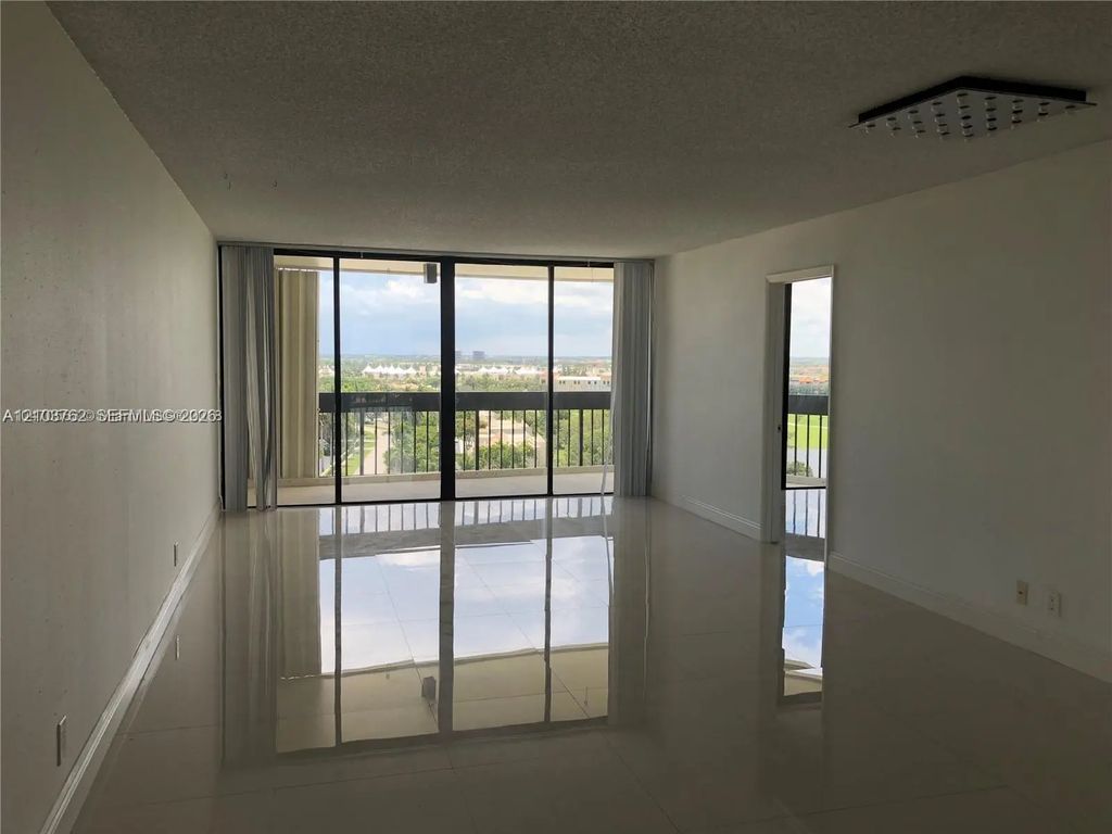 2000 Presidential Way #1106, West Palm Beach