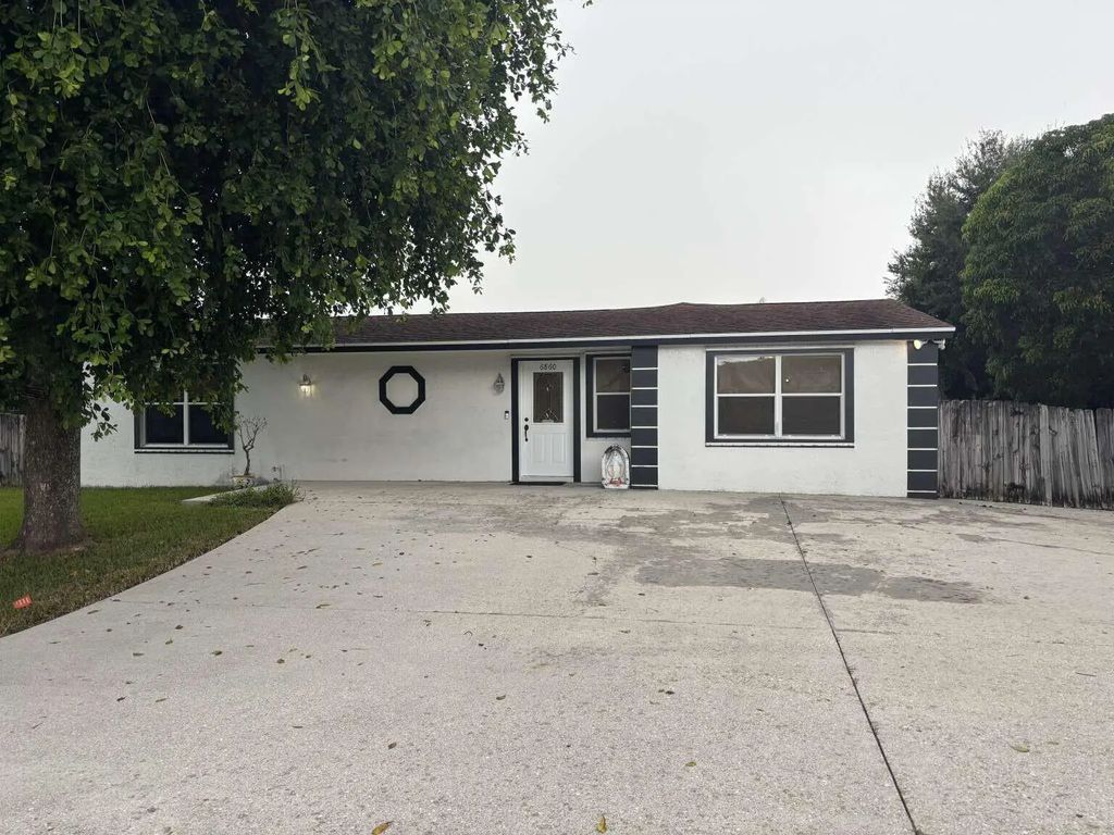 6860 Venetian Drive, Lake Worth
