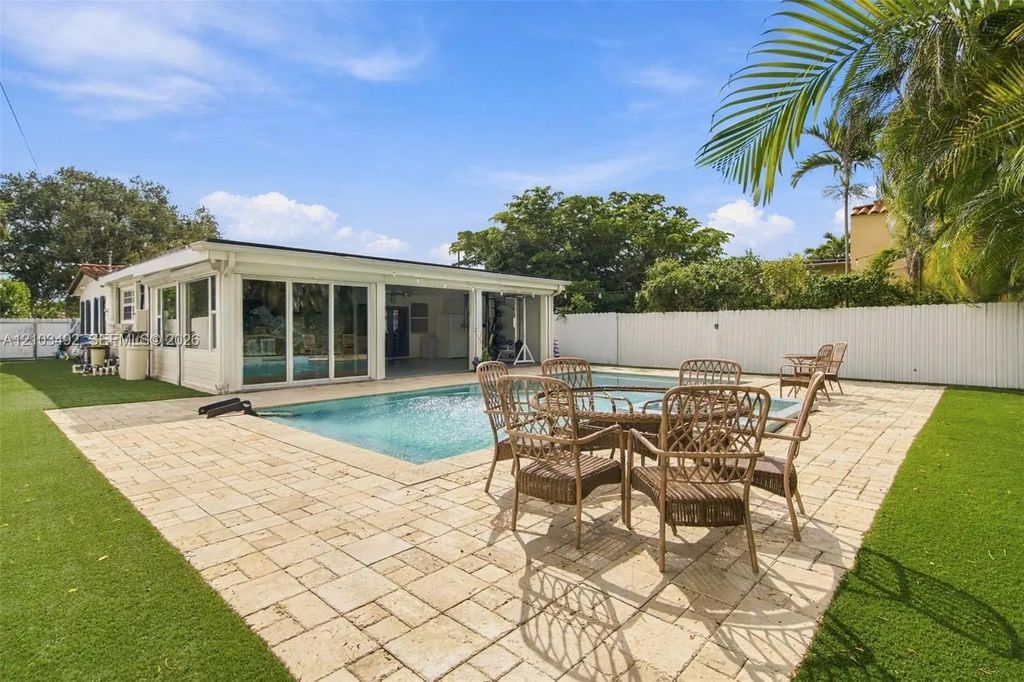 208 Iroquois Street, Miami Springs
