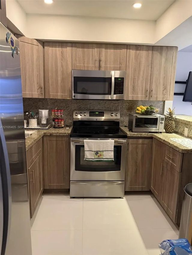 5 of 13 - 17570 Atlantic Boulevard #119, Sunny Isles Beach, FL