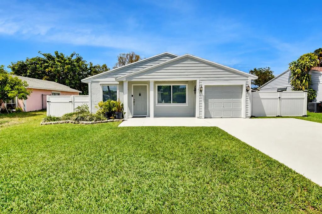 8379 Garden Gate Place, Boca Raton