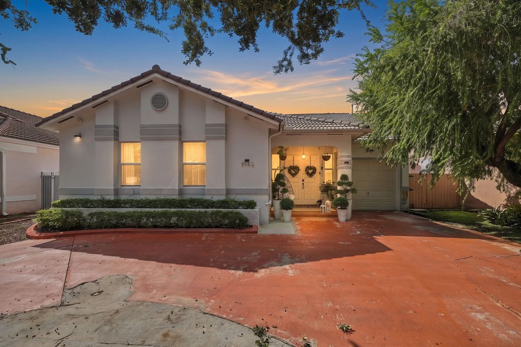 9062 Nw 148th Terrace, Miami Lakes