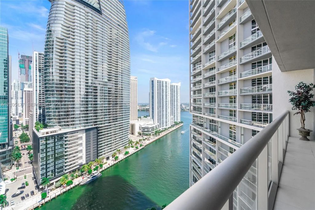 475 Brickell Avenue #2414, Miami