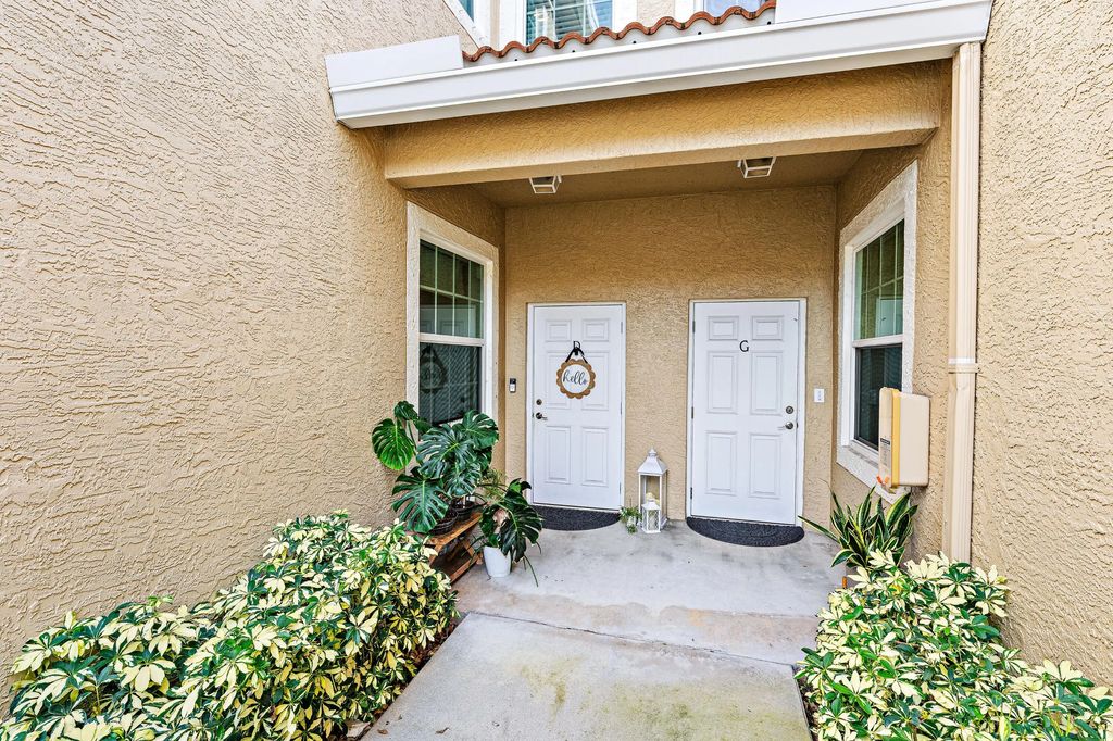 111 Lighthouse Circle #d, Tequesta