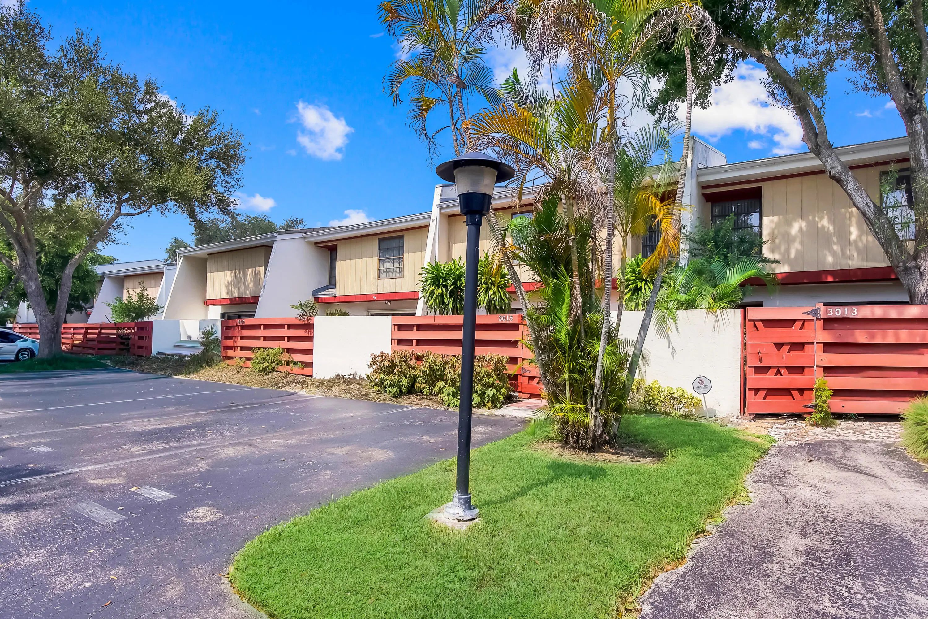 3015 Oaktree Lane #unit 277, Hollywood