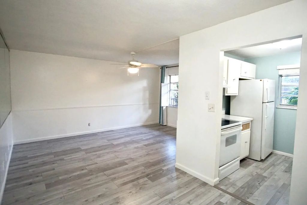 205 Ne 3rd Street #203, Boynton Beach