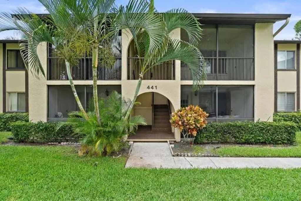441 Pine Glen Lane #d-2, Greenacres