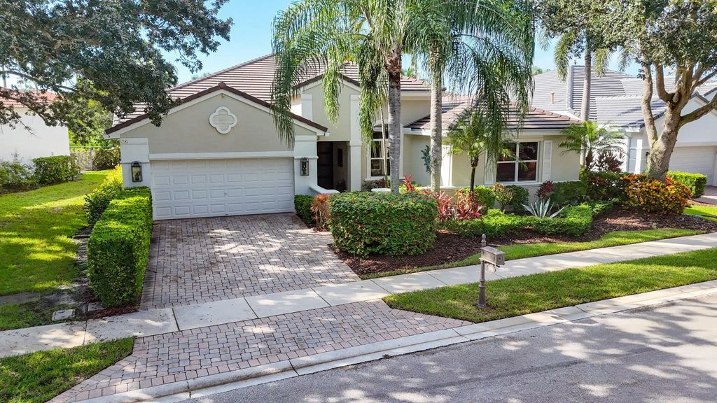 136 Sedona Way, Palm Beach Gardens