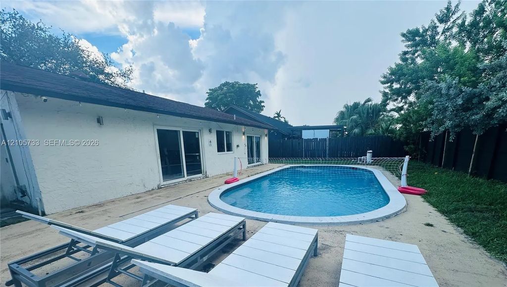 851 Ne 205th Street, Miami