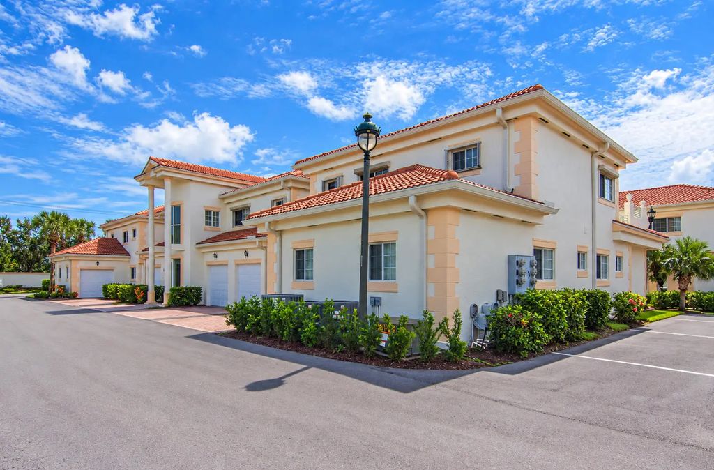 520 7th Square, Vero Beach