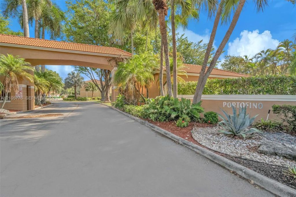 11211 Lakeview Drive #53-o, Coral Springs