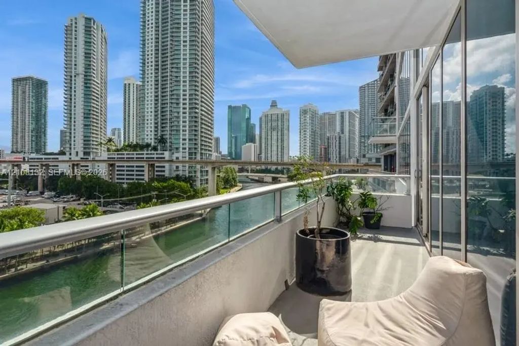 185 Sw 7th Street #703, Miami