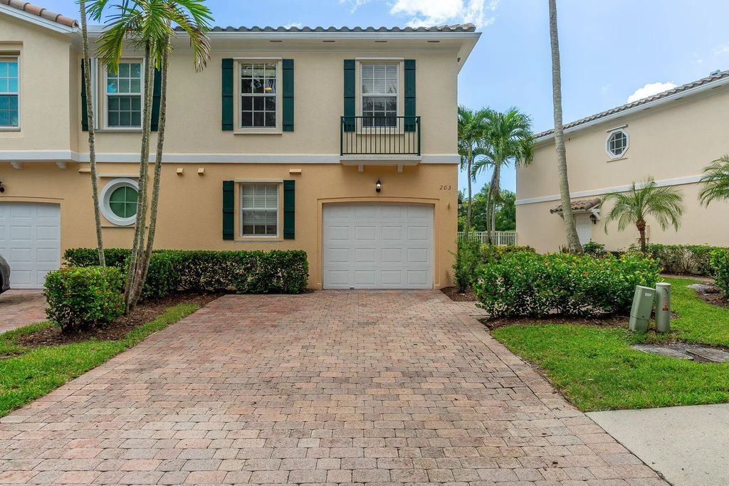 203 Fortuna Drive, Palm Beach Gardens