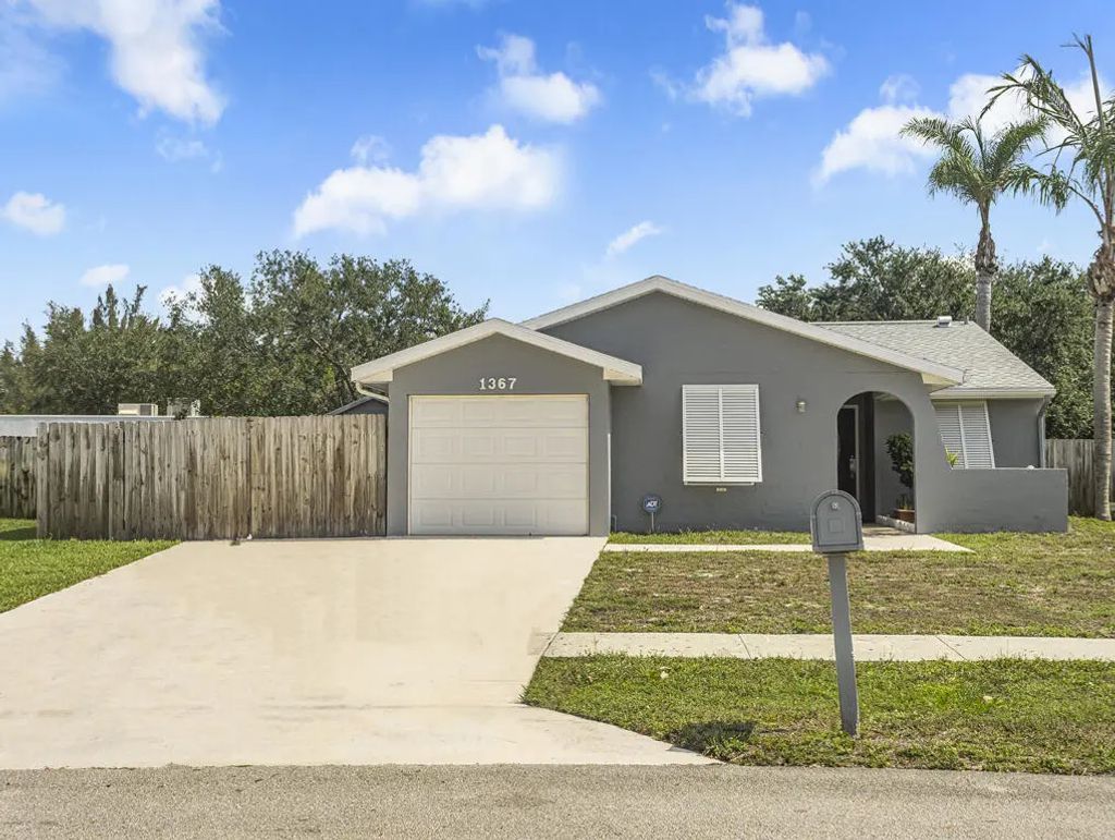 1367 Elmbank Way, Royal Palm Beach