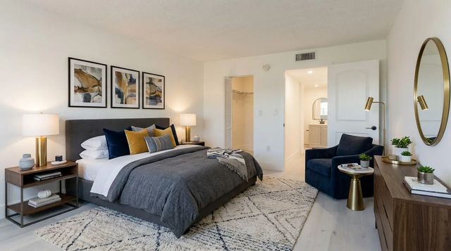 3 of 7 - 8110 Sunrise Lakes Boulevard #108, Sunrise, FL