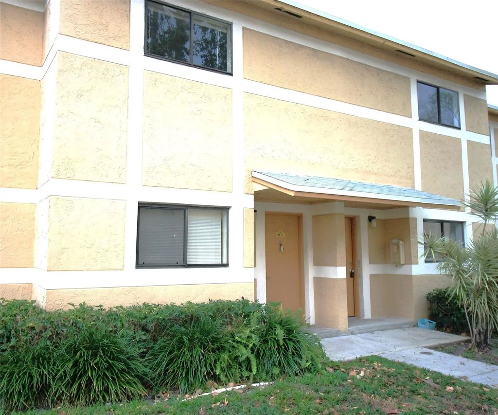 9477 Palm Circle N, Pembroke Pines