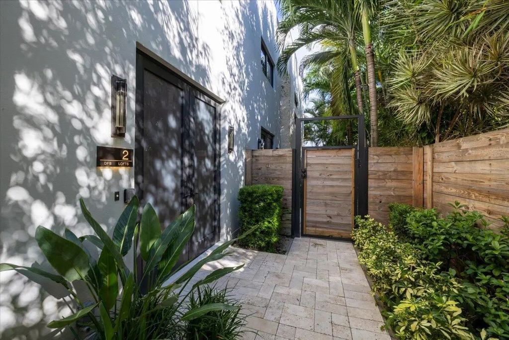 1955 Ne 4th Street #unit 2, Deerfield Beach