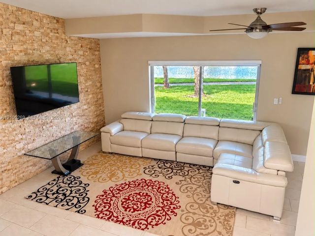 4 of 17 - 14911 Sw 114th Terrace, Miami, FL