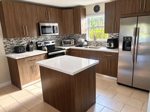 5 of 17 - 14911 Sw 114th Terrace, Miami, FL