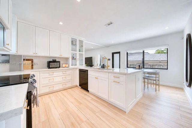 5 of 17 - 1600 Sw 17th Avenue, Miami, FL