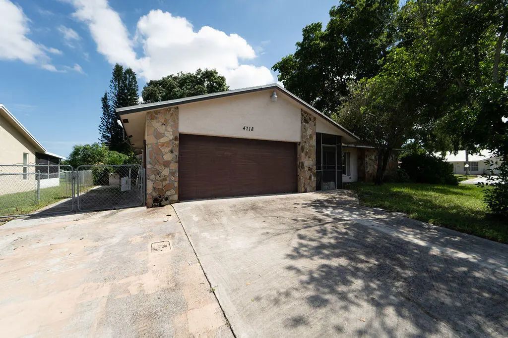 4718 Blue Pine Circle, Greenacres