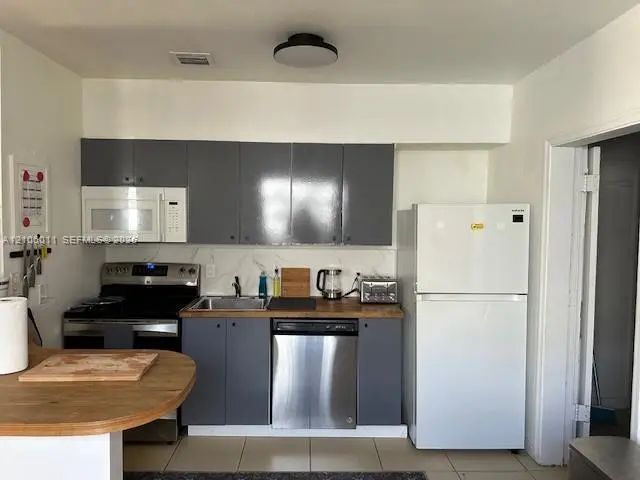 2 of 4 - 810 Nw 43rd Street, Miami, FL