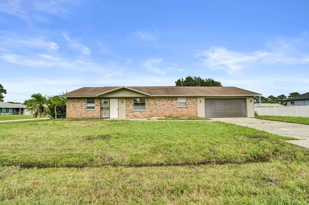 197 Sw Twig Avenue, Port St. Lucie