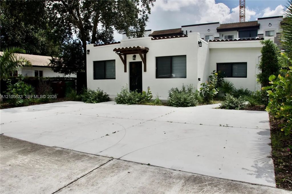 158 E 4th Street, Hialeah