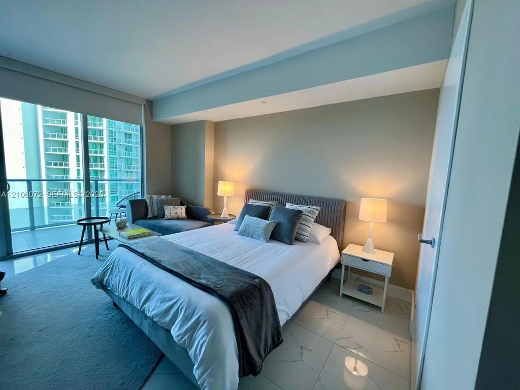 1300 Brickell Bay Drive #1806, Miami
